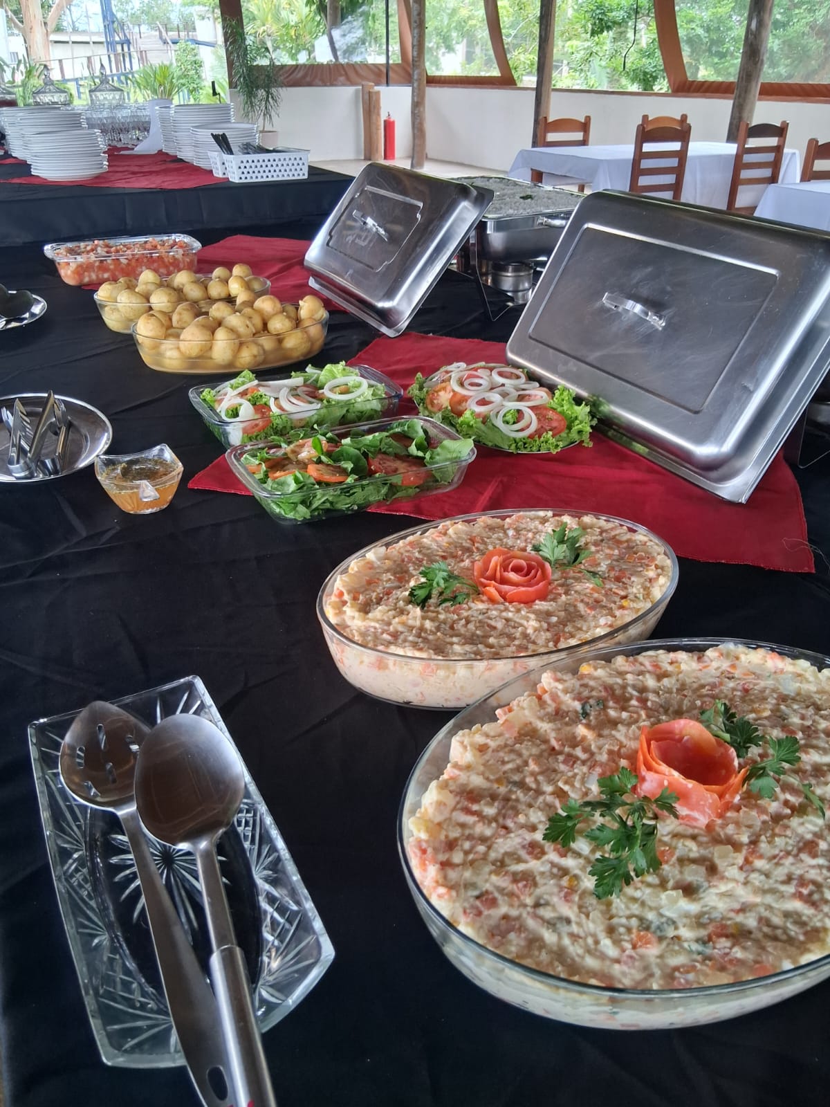Buffet de saladas para evento corporativo